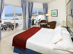 Should Your Business Approve Luxury Hotel Expenses?